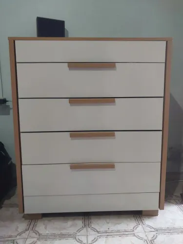 Cômoda de 4 gavetas