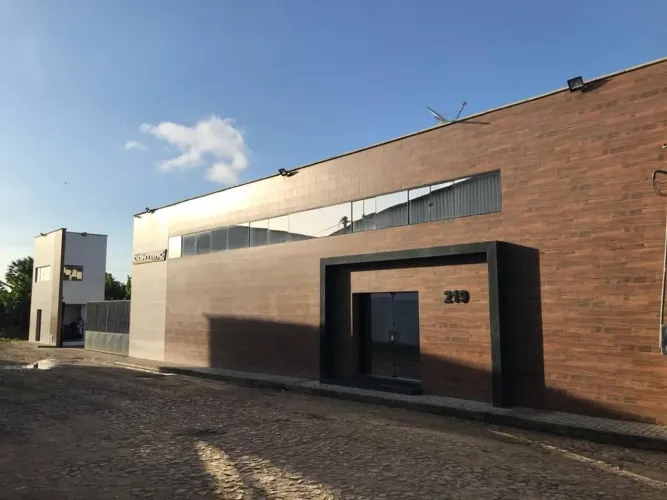 Prédio comercial mobiliado, pronto pra uso, próximo ao Castelão, BR116 e aeropor