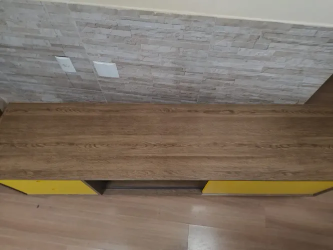 Rack Retrô Amarelo Seminovo - Estilo e Modernidade por apenas 300 reais!