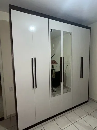 Guarda roupa branco