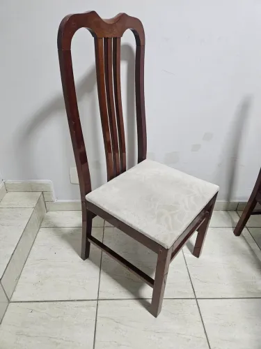 Mesa madeira e 8 cadeiras