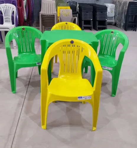Jogo de Poltronas de Plástico