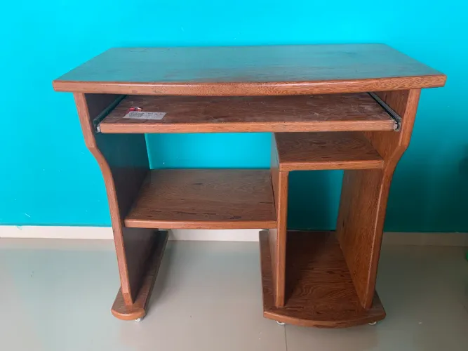  Mesa para computador/escritório em madeira com rodinhas