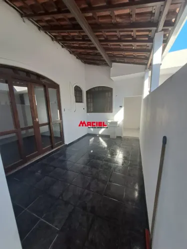 Casa a venda com 5 quartos excelente localização Jd Ismênia