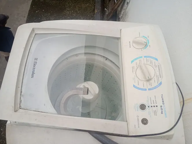 Vendo ou troco máquina de lavar, Electrolux, a máquina precisa de conserto