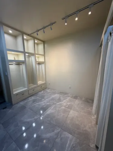 Alugo loja montada para vestuário dentro de salao de beleza. 