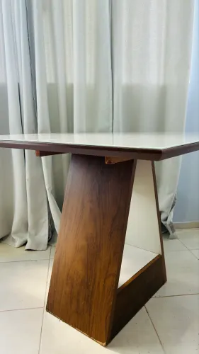 Mesa 4 lugares com tampo de vidro