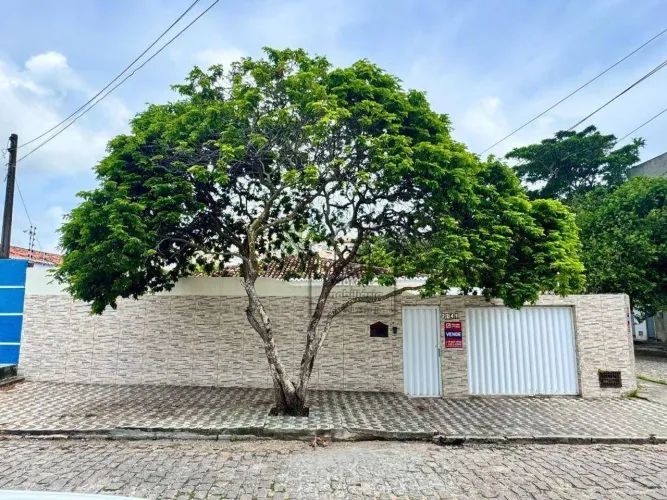 Casa ampla à venda em Nova Descoberta com 7 quartos, terreno de 434 m² e garagem para vári