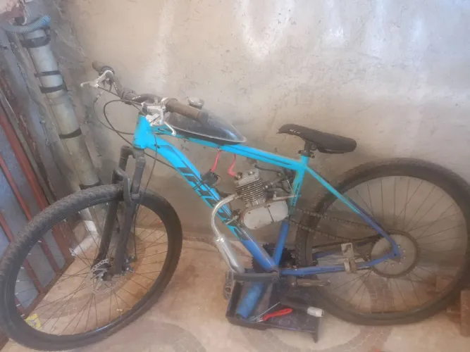 Vendo bicicleta motorizada com documento aro 29 um ano parada 750 à vista no pix