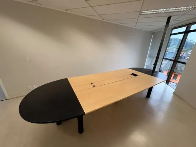 Mesa de reunião 4,00 x 1,35m2