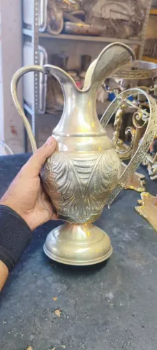 Jarra em latão