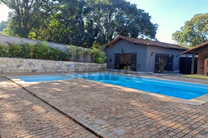 A venda oportunidade Única de Investimento na Pampulha: Sítio/Terreno Comercial com 2.600