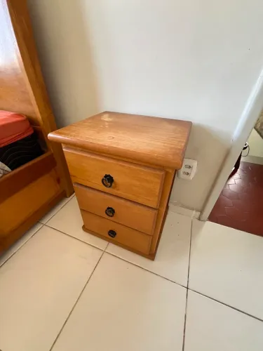 Par de comoda