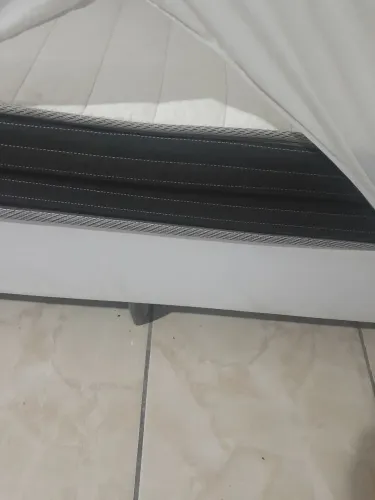 Vendo cama box de solteiro