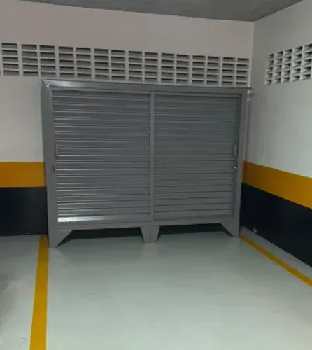 ESCANINHO EM AÇO PARA GARAGEM