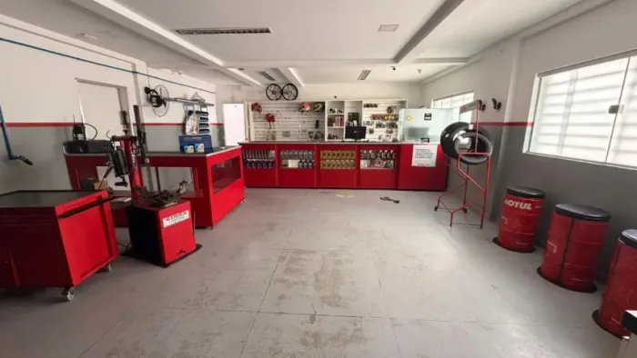 Oficina de Moto Completa com equipamentos e estoque