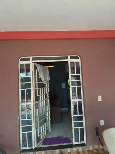 Vendo casa com dois apartamentos 