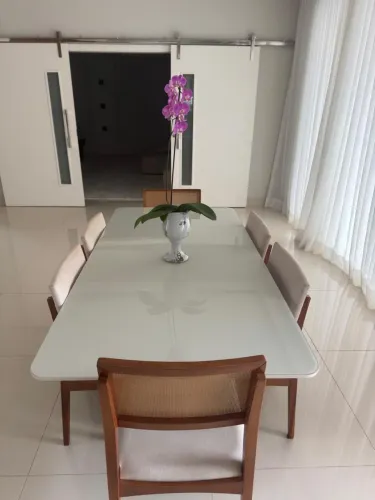 Mesa de jantar com 6 cadeiras