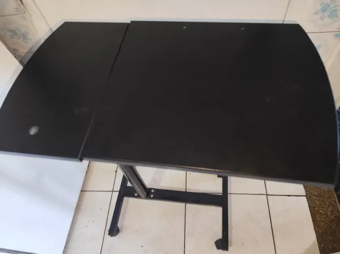 (LEIA A DESCRIÇÃO) VENDO MESA AUXILIAR MULTIFUNCIONAL RODANTE PARA NOTEBOOK