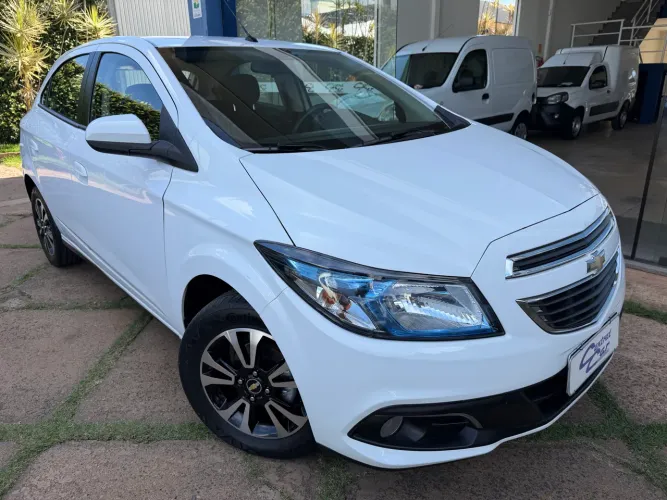 Chevrolet Onix Hatch LTZ 1.4 8V Flex Power Mec. 4P 2015