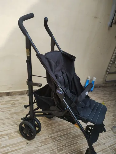 Carrinho de bebê Chicco Liteway (modelo "guarda-chuva")
