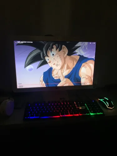 Pc embutido 500$ com defeito leve 