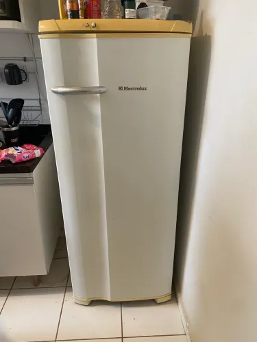 Vendo duas geladeiras com defeito