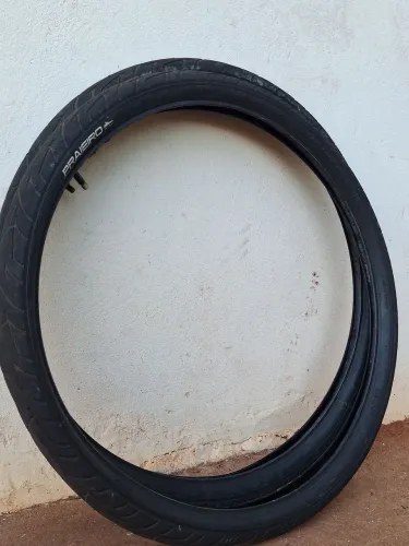 Vendo par de pneus praieiro aro 26 com câmera de ar embutido!!