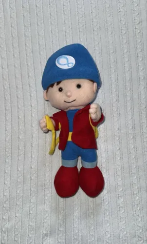 boneco de pelúcia do personagem Oui-Oui (Noddy)