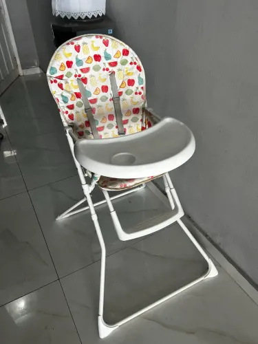 Cadeira de alimentação infantil