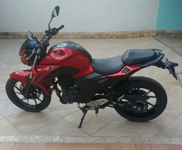 Moto Yamaha FZ 250