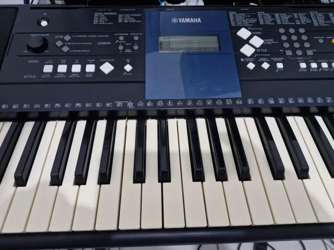 Teclado yamaha PSR E333 para iniciantes avançados