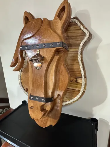 Cabeça de Cavalo em Madeira com Abridor de Garrafa e Imã | Artesanal Rústico