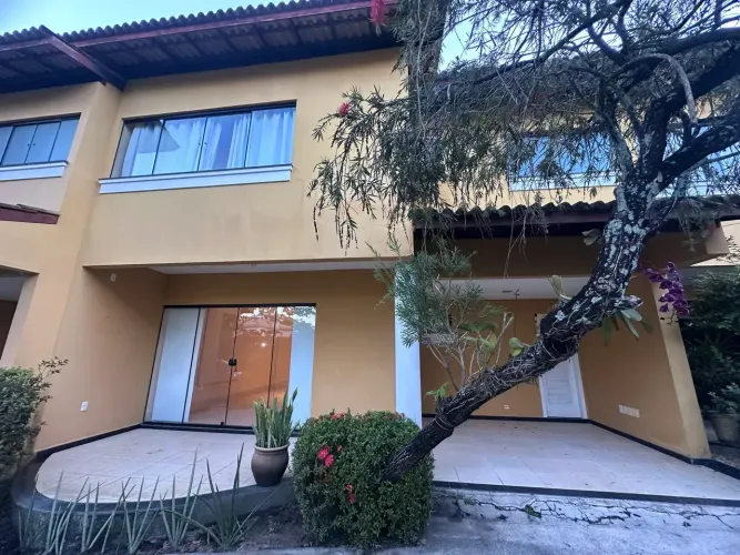 ALUGO CASA EM CONDOMÍNIO