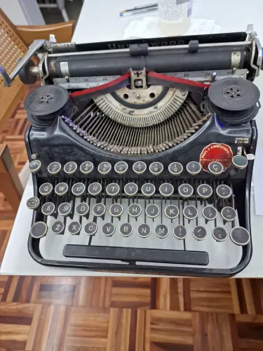 Máquina de escrever antiga
