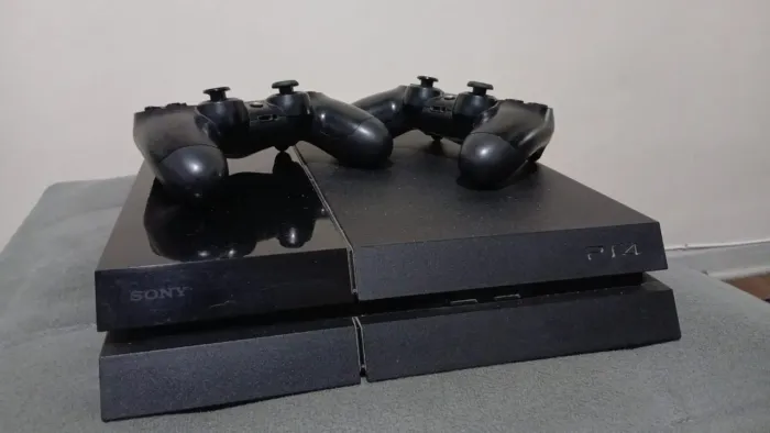 PS4 Usado+2 Controles+6 Jogos