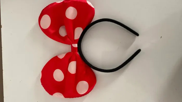 Tiara com Laço Vermelho de Poá ? Acessório para Fantasia
