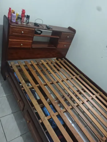 Vendo cama de madeira de lei angelim