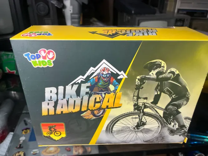 Duas miniatura colecionável de uma bicicleta de Downhill da marca Topvo Kids