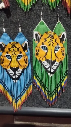 Brincos miçangas