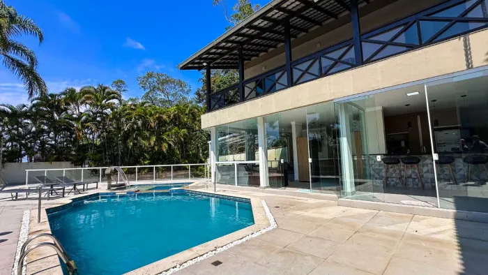 Casa no condomínio Granville na praia da Enseada.