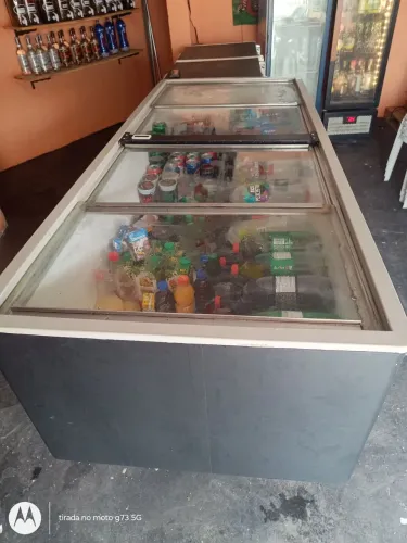 Vende se um expositor ilha