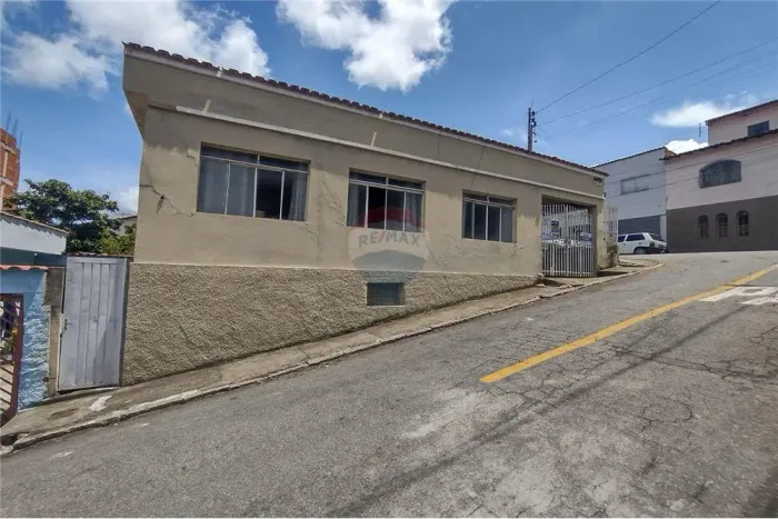 Casa Charmosa e Aconchegante no Centro de Lavras!