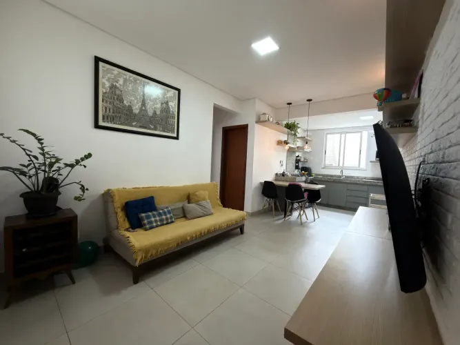Área Privativa de 02 quartos, possibilidade de 02 vagas de garagem no Bairro Alvorada em C