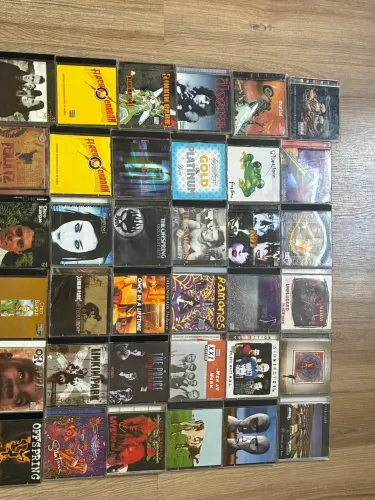 Vendo CDs individuais e lotes (rock, pop, hip hop Etc)