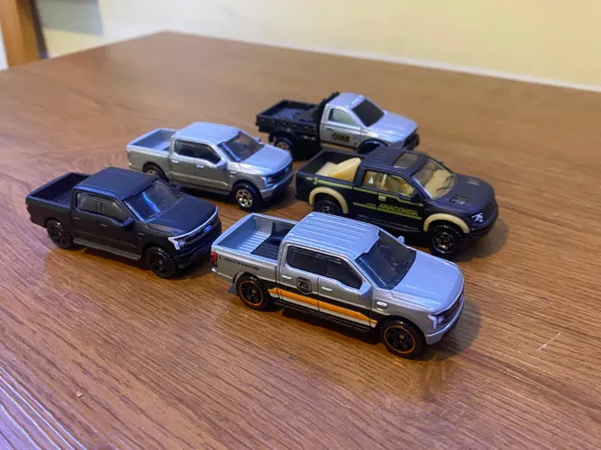 Lote com 5 Picapes Matchbox 1:64 Loose Novo