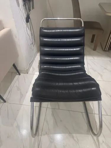 Cadeira de couro elegante