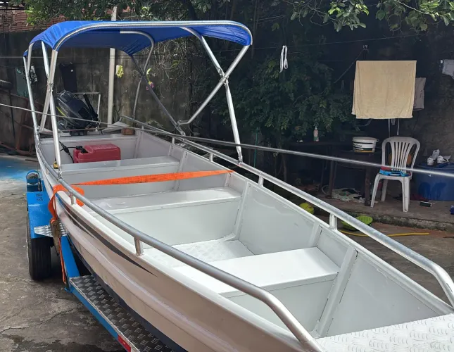 Lancha com Motor 15 yamaha 