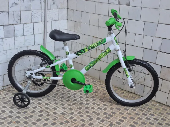 Bicicleta aro 16 Hulk semi nova
