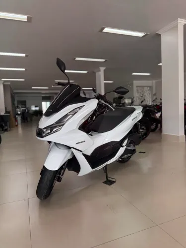 Pcx 2024 semi-nova apenas 3986 km rodados